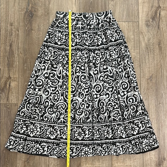 NWOT - STUDIO WEST 100% Cotton Tiered Black and White Skirt - Picture 4 of 5